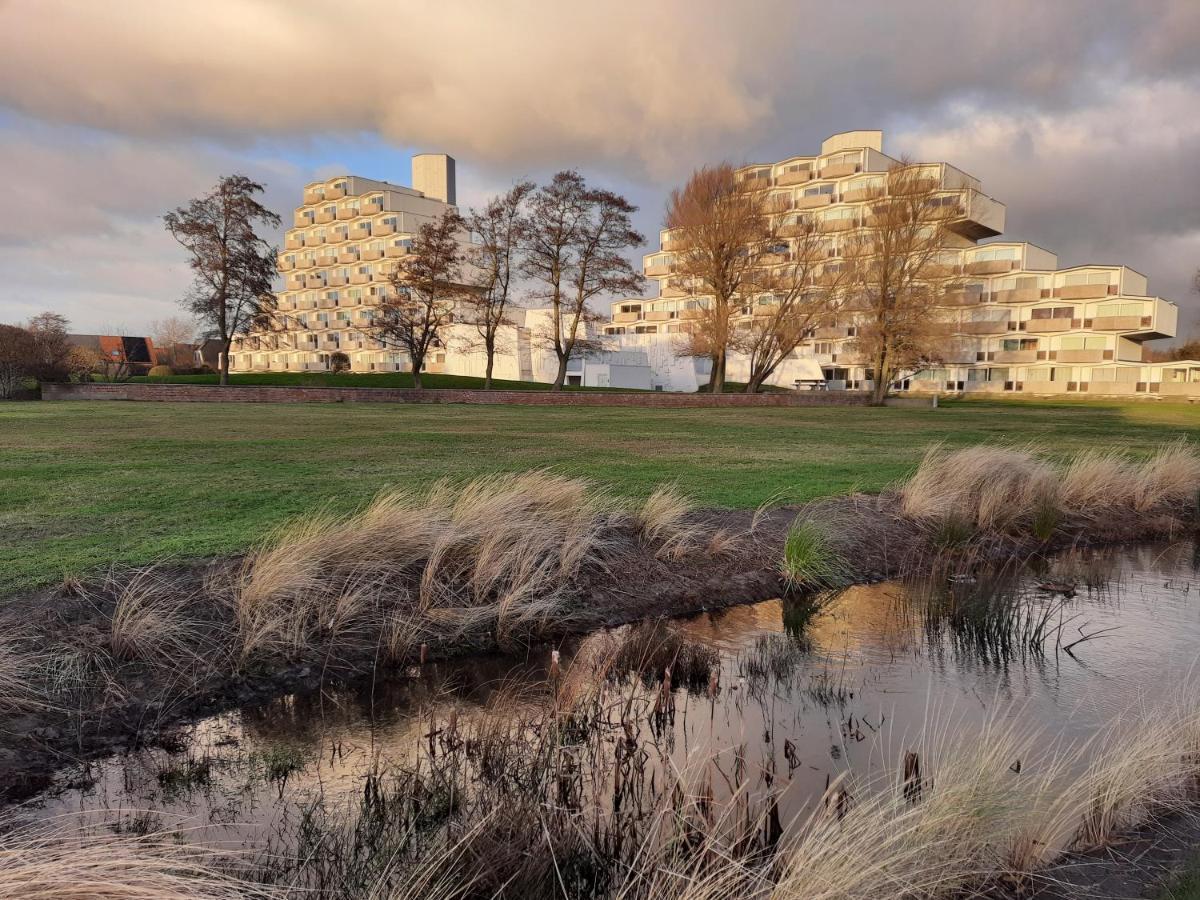Zonnig Appartement In Een Uniek Gebouw De Haan Bagian luar foto